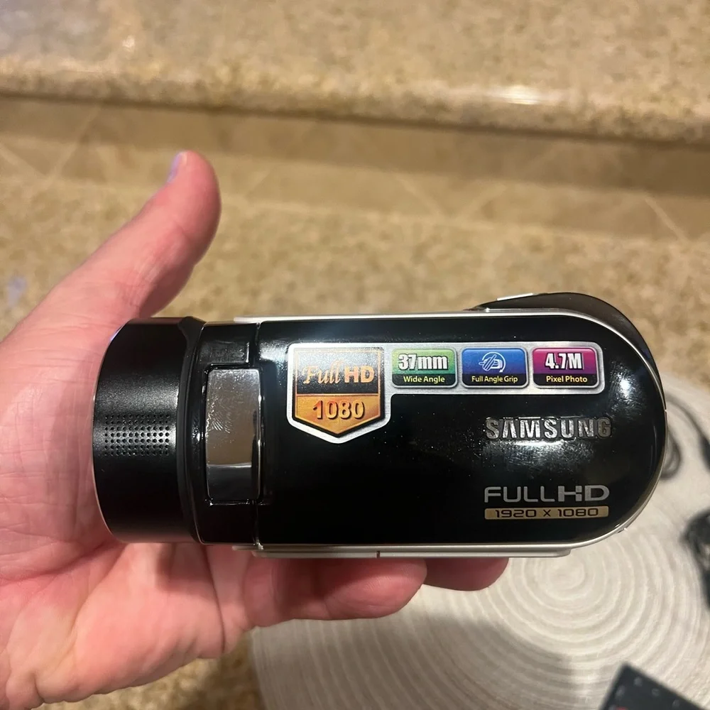 Samsung HMX-H105 Series High Definition Full 1080 HD Digital Camcorder